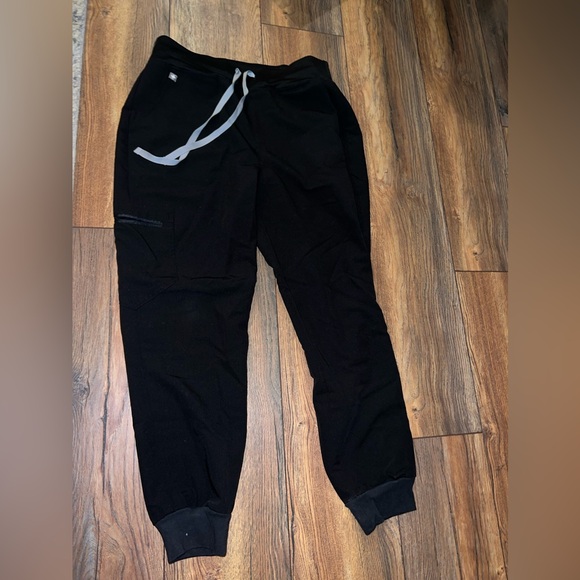 FIGS Black Zamora Jogger- medium petite - Picture 3 of 4